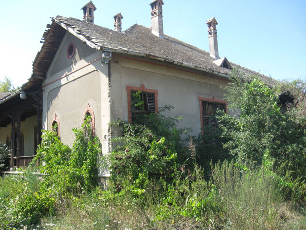 Војвођанске приче: Усред поља пропада летњиковац са два власника
